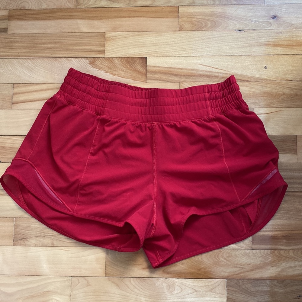 Lululemon Hotty Hot Short 2.5” - high rise - Size 6
